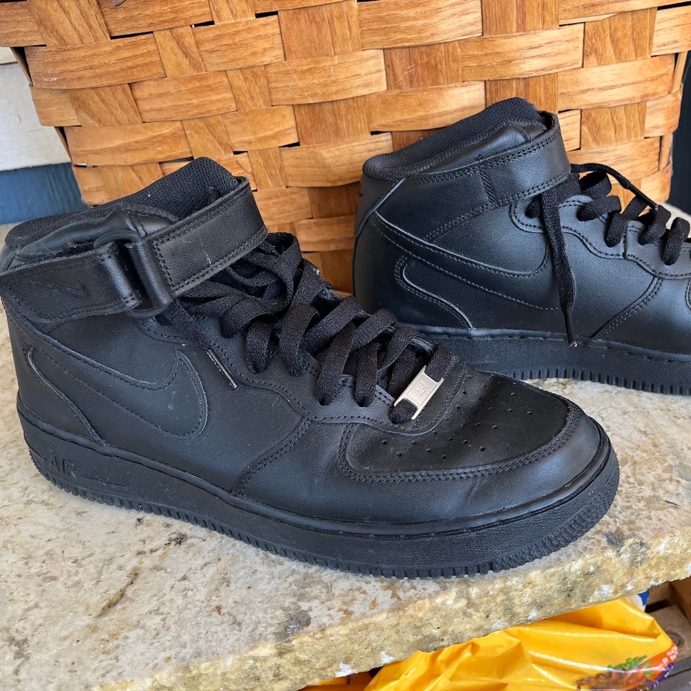 Nike air. AF1 black shoe